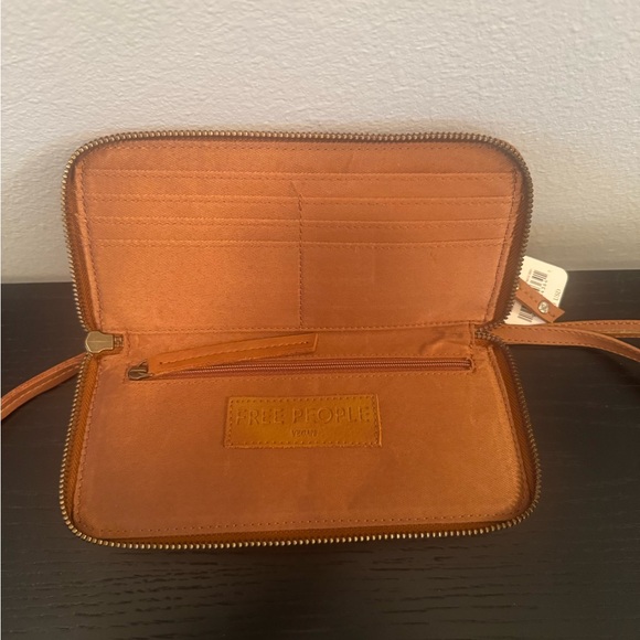 Free People Wristlet Wallet NWT - Picture 6 of 6